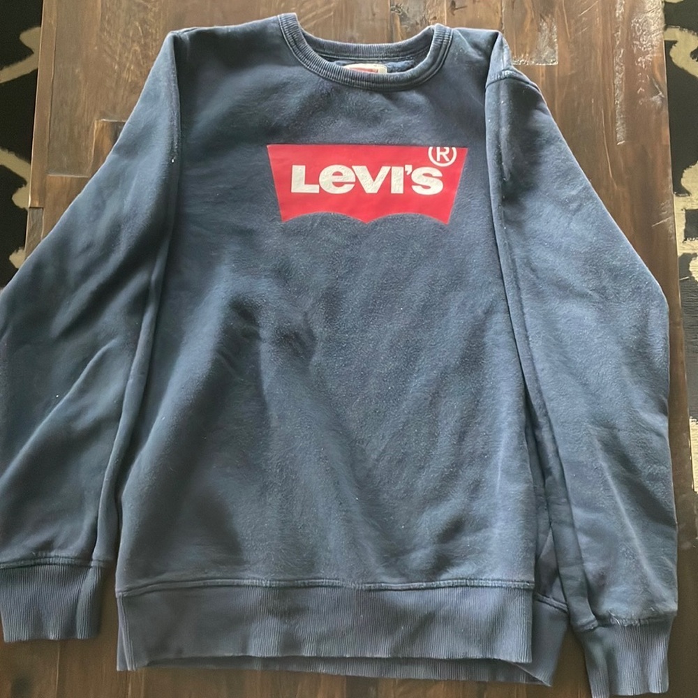 Levi’s lightly worn sweatshirt/crewneck.
